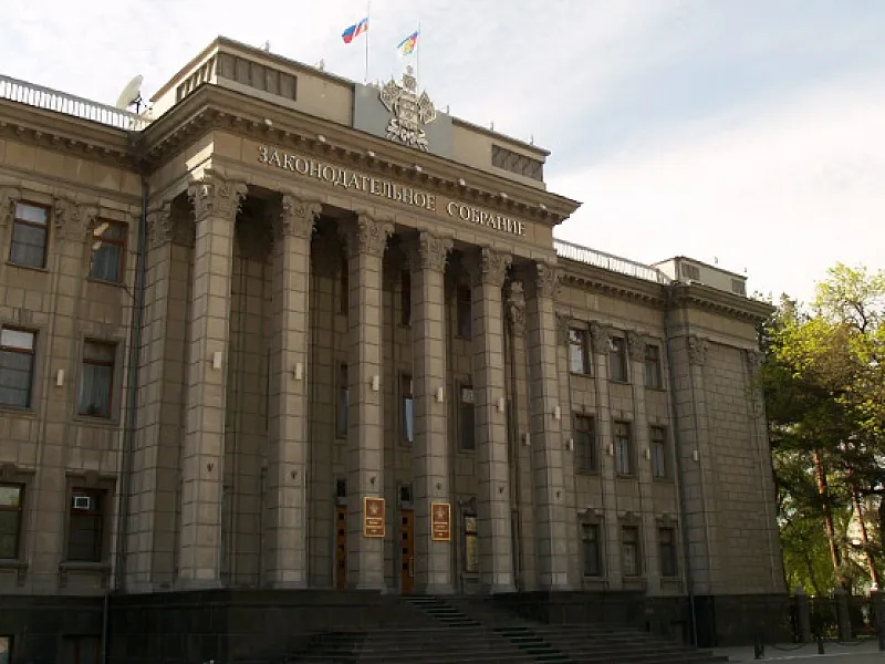 Награды, парки и предпринимательство: более 40 вопросов рассмотрят на очередной сессии депутаты ЗСК